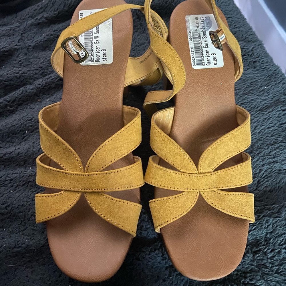 NEW WITH TAGS American Eagle Women’s Summer Heels